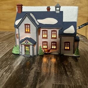 Department 56 Pennsylvania Dutch Farmhouse